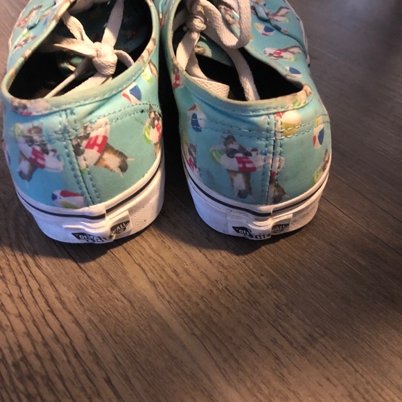 Specialty Vans With Cats & Floaties - Picture 2 of 3